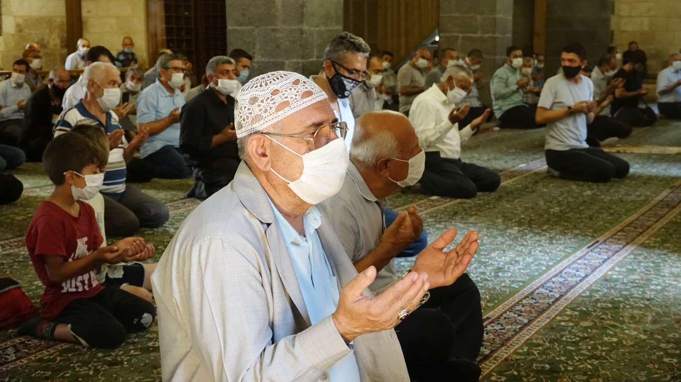 Şahinbey Müftüsü Arcaklıoğlu: “Cami sevdalısı olmamız lazım”